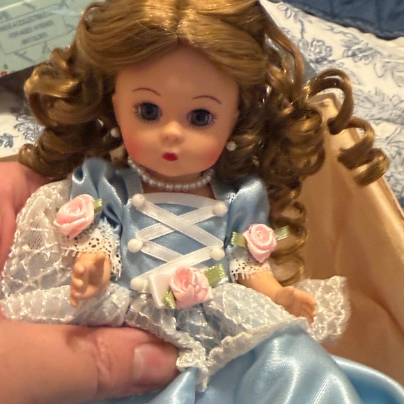 Madame Alexander Sleeping Beauty Doll Box - 30680 - Picture 3 of 11